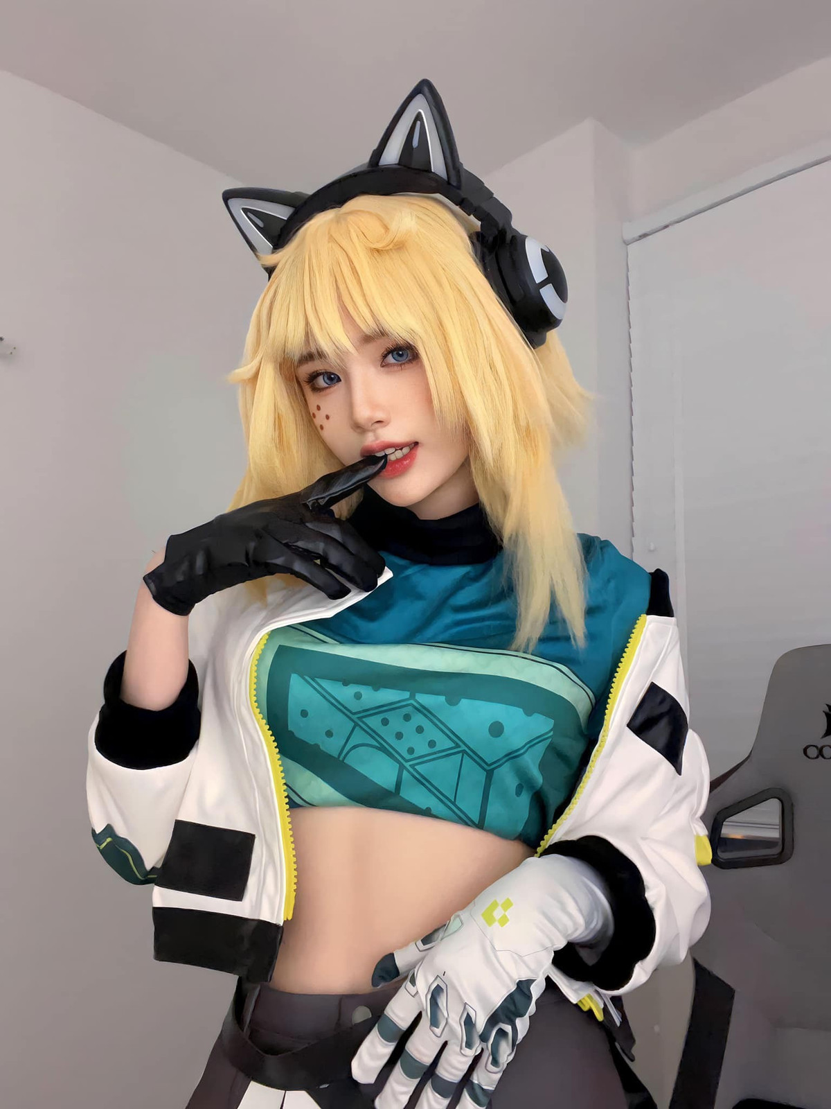 Trước đó, Mao Hie từng hé lộ bản thân không ngần ngại thể hiện phong cách "gợi cảm có chừng mực". Nữ cosplayer cho rằng, mỗi người sở hữu một vẻ đẹp riêng và có cách để trở nên tự tin hơn.