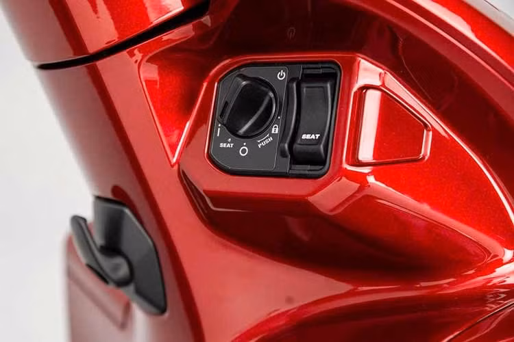 Xe vẫn sử dụng khung gầm eSAF (enhanced Smart Architecture Frame) làm từ thép dập hàn laser, kết hợp động cơ eSP xi-lanh đơn, 2 van, làm mát bằng không khí và tích hợp hệ thống phun xăng điện tử.