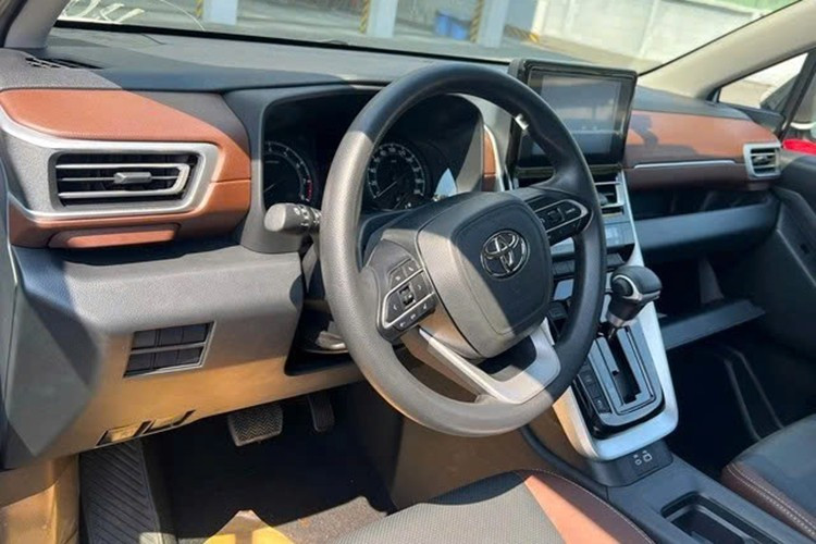 View - "Soi" Toyota Innova Cross 2.0G cắt trang bị, giá 730 triệu tại Việt Nam | Báo Tri thức và Cuộc sống - TIN TỨC PHỔ BIẾN KIẾN THỨC 24H