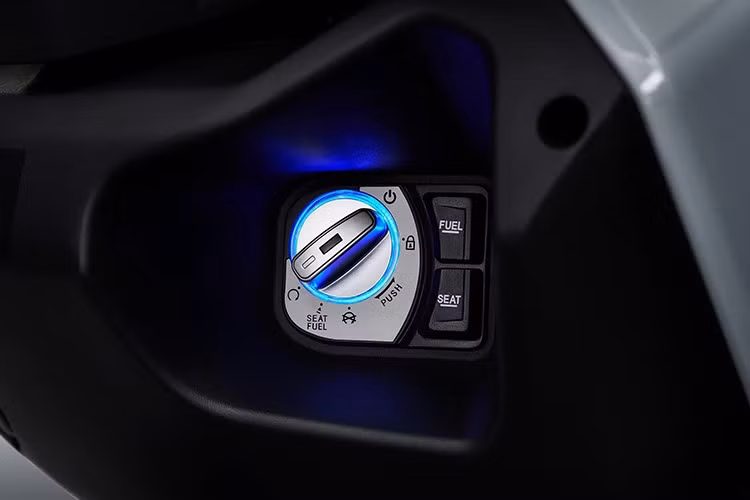 Một điểm nổi bật khác là hệ thống an toàn vốn vượt trội hơn nhiều mẫu xe cùng tầm giá. GPX trang bị cho DZ2 bộ phanh đĩa lớn ở cả trước và sau, kết hợp cùm phanh radial-mount vốn thường thấy trên các dòng xe thể thao.