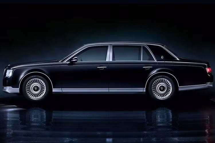 Mặc dù thương hiệu Century đã mở rộng sang phân khúc SUV và có thể sắp ra mắt cả bản coupe, Toyota vẫn duy trì sự hiện diện của mẫu sedan đã gắn liền với tên tuổi Century từ năm 1967. Thế hệ hiện tại (G60), ra mắt từ năm 2018, tiếp tục được duy trì với ít thay đổi sau 7 năm.