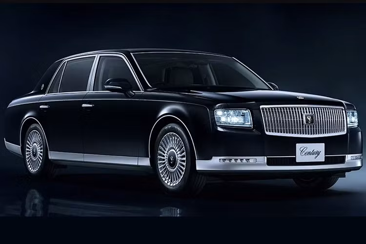 Toyota Century 2026 mới vừa chính thức trình làng tại Nhật Bản với một số nâng cấp tập trung vào công nghệ an toàn, trong khi thiết kế và hệ truyền động gần như không thay đổi. Đây cũng là lần đầu tiên Toyota tách Century thành một thương hiệu độc lập, định vị cao hơn cả Lexus trong hệ thống sản phẩm toàn cầu của hãng.