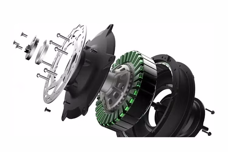 Adria26 có thể chịu được tổng tải trọng 330 pound - riêng nó đã nặng 88 pound (40 kg) - và mô-men xoắn này đủ mạnh để giúp bạn di chuyển trong thành phố và off-road, dù có chở hàng hay không, phía sau xe có giá đỡ, cho thấy chiếc xe đã sẵn sàng để chở hàng, một phần trong số đó có thể được dùng để cắm trại ở ven thành phố.