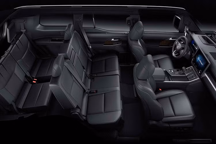 Các trang bị tiện nghi khác bao gồm gương chiếu hậu chống chói tự động, đèn viền nội thất, hệ thống chống ồn chủ động và dàn âm thanh 10 loa Pioneer. Riêng bản Luxury+ có cửa sổ trời toàn cảnh, gương chiếu hậu kỹ thuật số và hệ thống âm thanh Mark Levinson 23 loa.