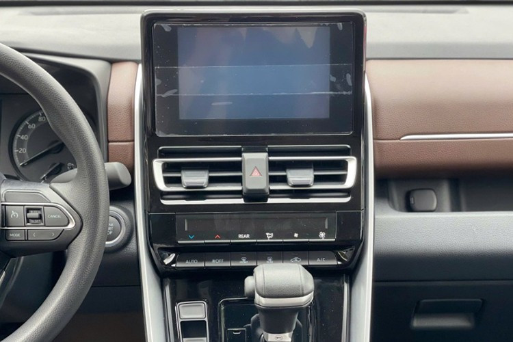 View - "Soi" Toyota Innova Cross 2.0G cắt trang bị, giá 730 triệu tại Việt Nam | Báo Tri thức và Cuộc sống - TIN TỨC PHỔ BIẾN KIẾN THỨC 24H