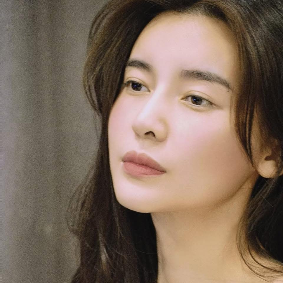 Hành trình nghệ thuật của Cao Thái Hà không trải đầy hoa hồng, từng có những giai đoạn thăng trầm, nhưng chính sự bền bỉ và nghiêm túc với nghề đã giúp cô dần khẳng định tên tuổi.