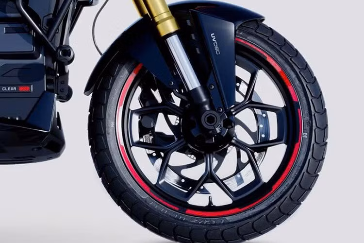 Ngoài ra, xe còn hỗ trợ sạc nhanh DC và đặc biệt là tính năng Parallel Boost Charging – cho phép song song hai luồng: sạc ngoài kết hợp với sạc tích hợp trên xe, từ đó rút ngắn một nửa thời gian sạc.