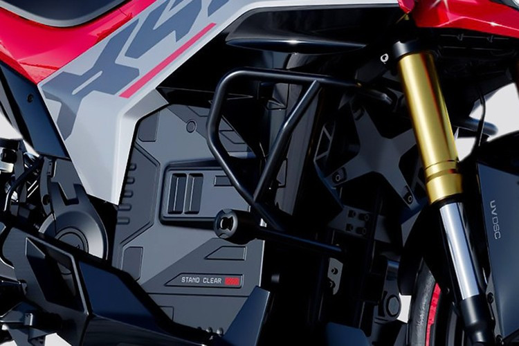 Xe môtô điện Ultraviolette X-47 sở hữu màn hình TFT 5 inch, nhiều chế độ lái gồm: Glide, Combat, và Ballistic. Xe được tích hợp sẵn camera hành trình, sạc không dây Type-C, lốp đa địa hình dạng radial.