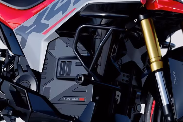 Xe môtô điện Ultraviolette X-47 sở hữu màn hình TFT 5 inch, nhiều chế độ lái gồm: Glide, Combat, và Ballistic. Xe được tích hợp sẵn camera hành trình, sạc không dây Type-C, lốp đa địa hình dạng radial.