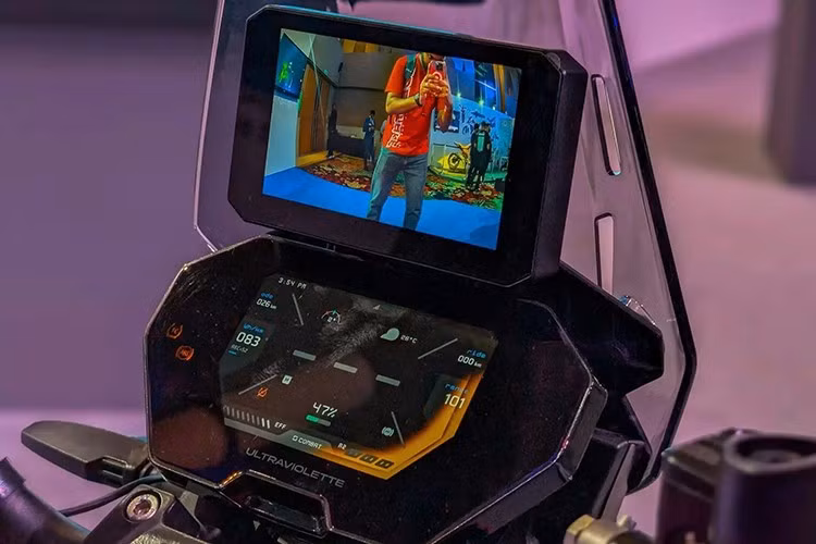 Với UV HyperSense, Ultraviolette X-47 là chiếc môtô chạy điện thương mại đầu tiên trên toàn cầu kết hợp được cả radar và camera để hỗ trợ lái xe an toàn hơn.