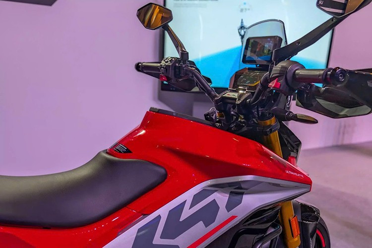 Về hiệu năng, Ultraviolette X-47 được trang bị động cơ điện cho cho công suất tối đa 40 mã lực và mô-men xoắn lên đến 610 Nm.