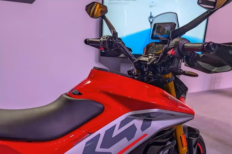 Về hiệu năng, Ultraviolette X-47 được trang bị động cơ điện cho cho công suất tối đa 40 mã lực và mô-men xoắn lên đến 610 Nm.