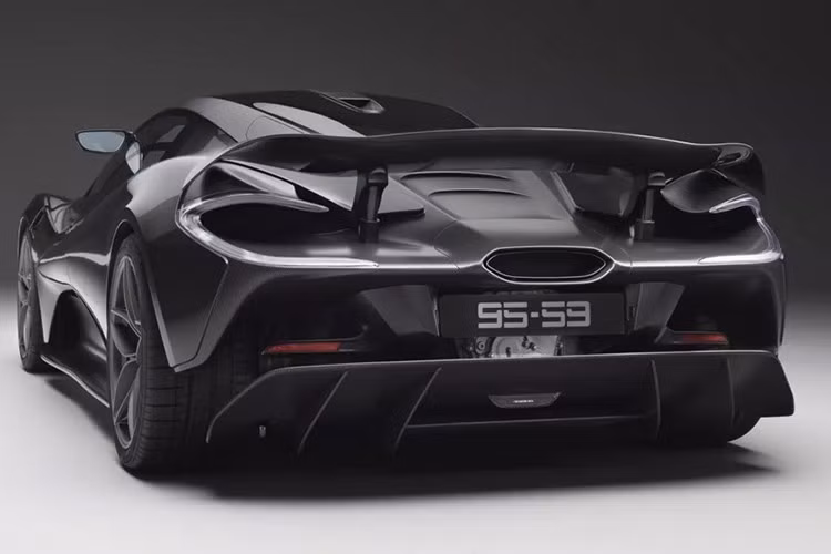 Sức mạnh đến từ động cơ V8 tăng áp kép 4.0 lít của McLaren đặt giữa. Động cơ này đã được tinh chỉnh để sản sinh công suất hơn 850 mã lực và mô-men xoắn 880Nm. Động cơ dẫn động cầu sau thông qua hộp số tự động ly hợp kép 7 cấp, và đáng chú ý là không có hệ thống hybrid nào được trang bị.