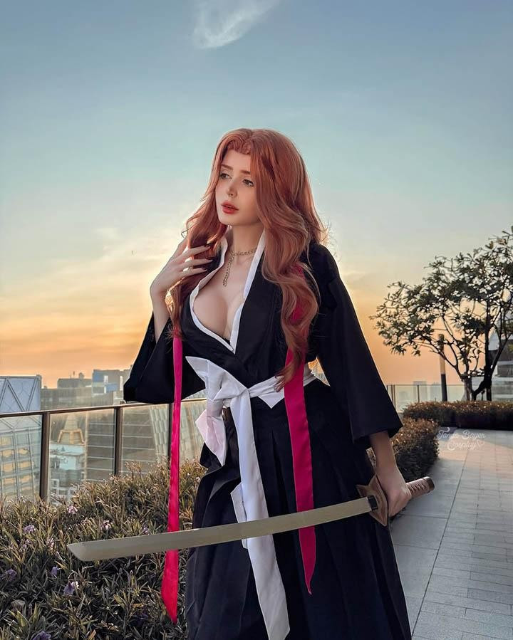 Mỗi khi Tanya Bayer xuất hiện trong một dự án mới, cộng đồng mạng lại một lần nữa phải kinh ngạc trước nhan sắc và hình thể "vô thực" của cô.