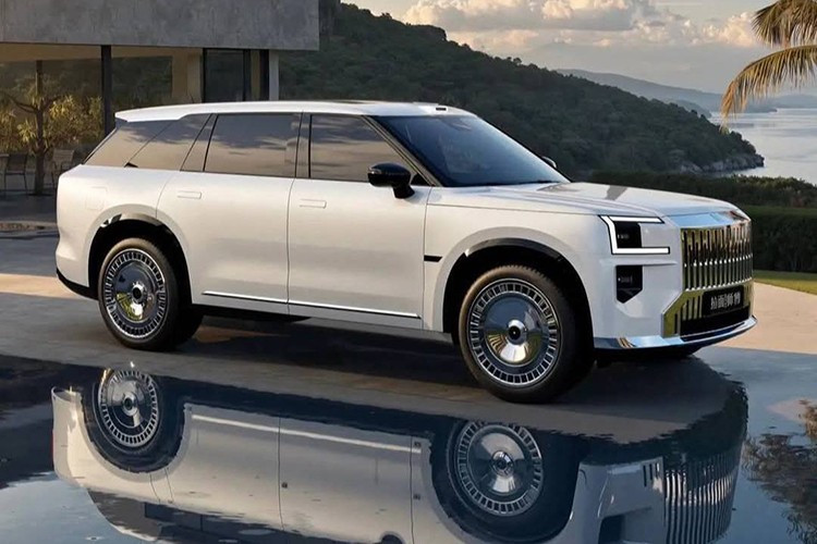 Theo thông tin ban đầu, Zeekr 9X sẽ được bán tại Trung Quốc với mức giá dao động từ 500.000 đến 1.000.000 NDT (tương đương 1,81 – 3,63 tỷ đồng). Đây sẽ là mẫu SUV đầu bảng của thương hiệu, sẽ cạnh tranh với các tên tuổi lớn như Li Auto L9, Mercedes-Benz GLS PHEV hoặc cả các mẫu SUV điện cỡ lớn đến từ BYD và Nio.