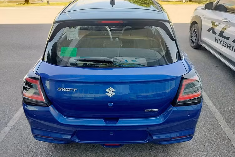 Đáng chú ý, Swift thế hệ mới về Việt Nam lần này không còn được nhập khẩu từ Thái Lan như trước mà chuyển sang nhập trực tiếp từ Nhật Bản.