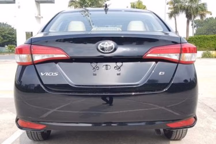 Chính chính những ưu điểm đó mà Toyota Vios được nhiều đơn vị chạy dịch vụ lựa chọn. Nhờ đó, độ phổ biến của Toyota càng lớn, việc mua đi bán lại dễ dàng, nhanh chóng. Trên thị trường xe cũ, giá xe Toyota Vios cũ đời 2018 - 2022 dao động từ 275 - 395 triệu đồng, tuỳ tình trạng và phiên bản.