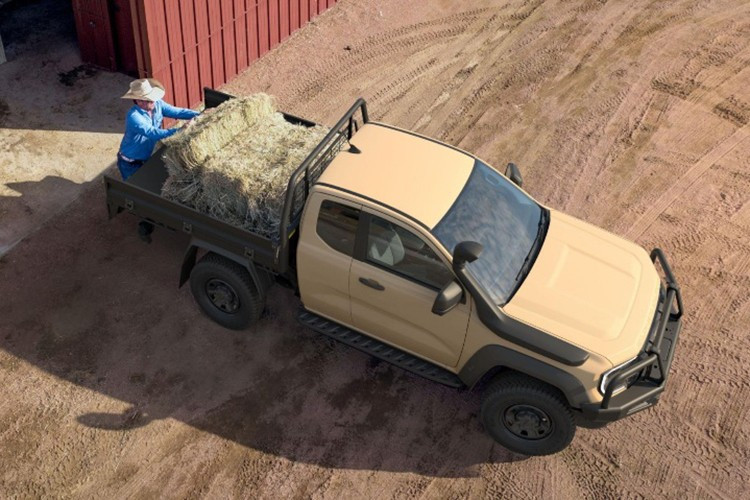 Ngoài ra, Ford cũng đã gia cố hệ thống treo và khung gầm để phù hợp với tải trọng cao hơn, đồng thời bổ sung giáp gầm cho khả năng vận hành bền bỉ hơn ở địa hình khó. Độ lội nước của xe được nâng từ 800 mm lên 850 mm.