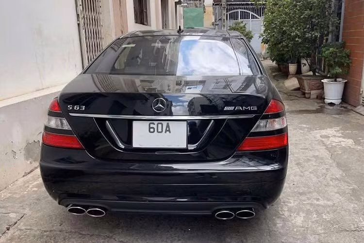 "Trái tim" này cho công suất tối đa 525 mã lực và mô-men xoắn cực đại 630 Nm. Chiếc sedan hạng sang hiệu suất cao Mercedes-Benz S63 AMG mất thời gian 4,6 giây để tăng tốc lên 100 km/h từ vị trí xuất phát. Tốc độ tối đa tự động của mẫu xe này bị giới hạn ở con số 250 km/h.