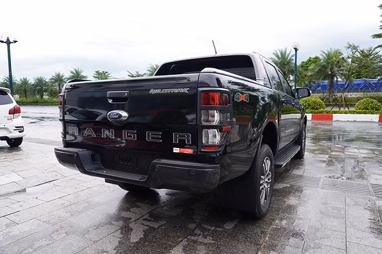 Thế mạnh của Ford Ranger chính là ngoại hình cơ bắp, nam tính. Trang bị tốt. Động cơ vận hành mạnh mẽ. Độ phủ sóng cao nên khách mua Ford Ranger dễ tìm, dễ mua và dễ bán lại. Giá xe Ford Ranger cũ đời 2018 - 2022 dao động từ 390 triệu đồng - 999 triệu đồng.