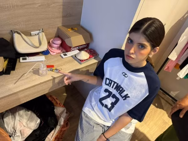 Người mẫu An Tây và tang vật ma túy.