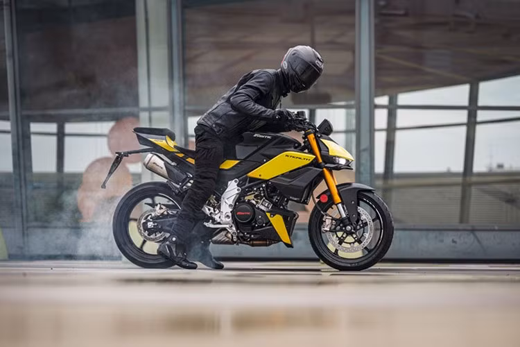 Động cơ có dung tích 124,66cc với cơ chế điều phối van biến thiên, sản sinh công suất 14,75 mã lực, đồng thời đáp ứng các tiêu chuẩn khí thải hiện hành.