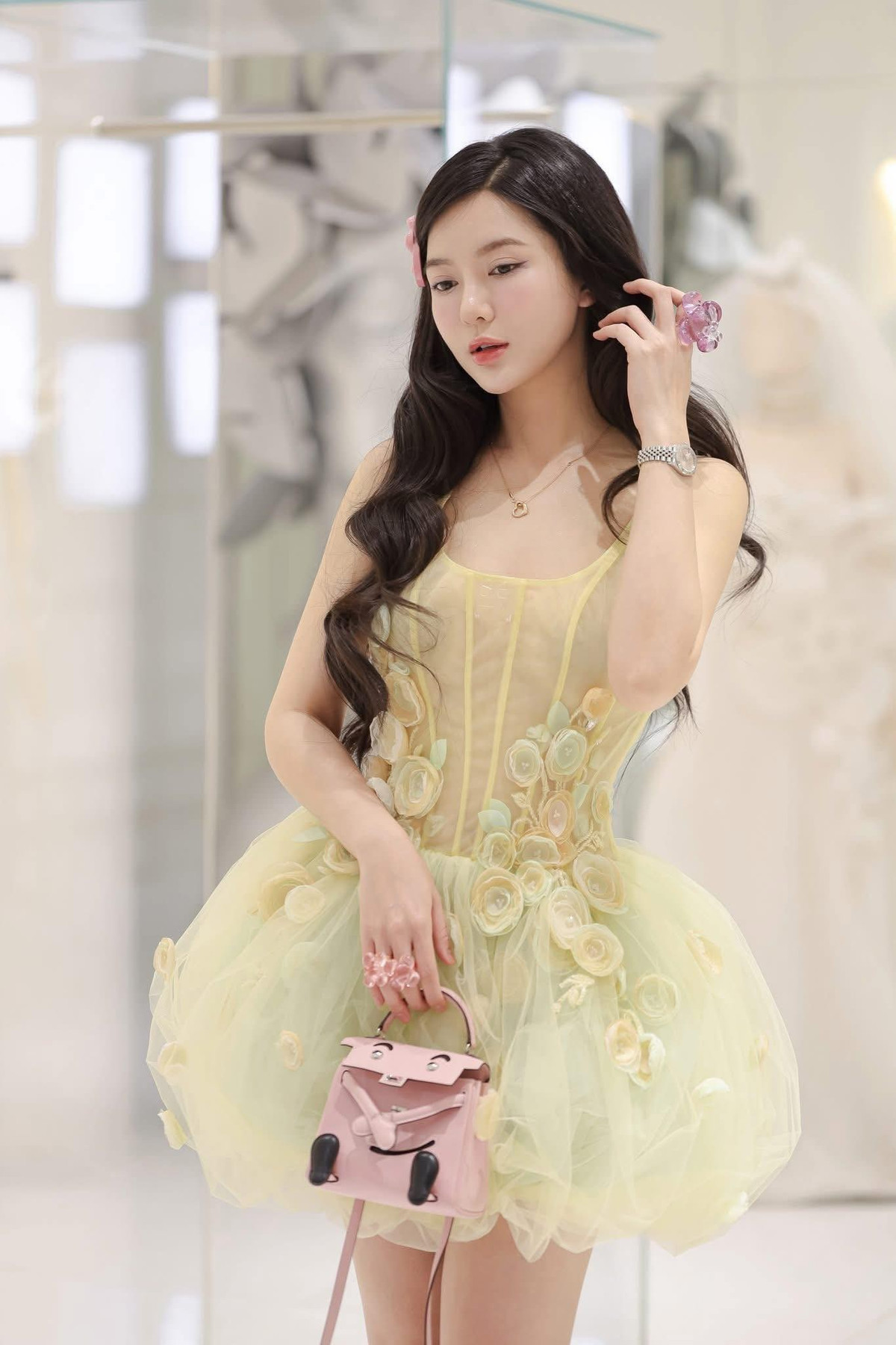 Chính sự kết hợp giữa tri thức, bản lĩnh và niềm đam mê thể thao đã giúp Tú Linh đứng vững trong môi trường truyền hình vốn nhiều áp lực, đồng thời tạo dựng hình ảnh một nữ MC thông minh, chuyên nghiệp.