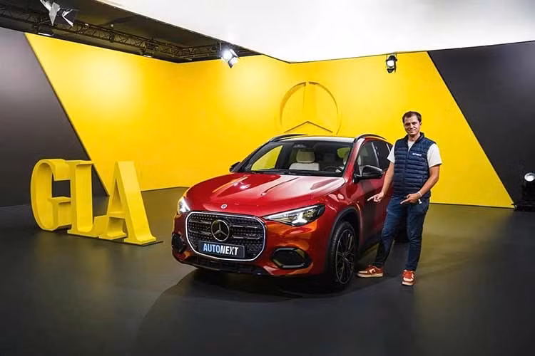 Nhiều khả năng cấu hình sẽ tương tự CLA Hybrid với công suất dự kiến khoảng 190 mã lực trên bản GLA 200 Hybrid và 217 mã lực trên bản GLA 220 Hybrid. Ngoài hệ truyền động mới, GLA còn được trang bị hệ thống hỗ trợ lái MB.Drive Assist, cung cấp khả năng lái bán tự động cấp độ 2 cùng nhiều tính năng hỗ trợ người lái... Xe sẽ được đặt hàng tại Châu Âu từ ngày 31/7, trong khi thị trường Mỹ dự kiến đón xe vào nửa cuối năm 2027.