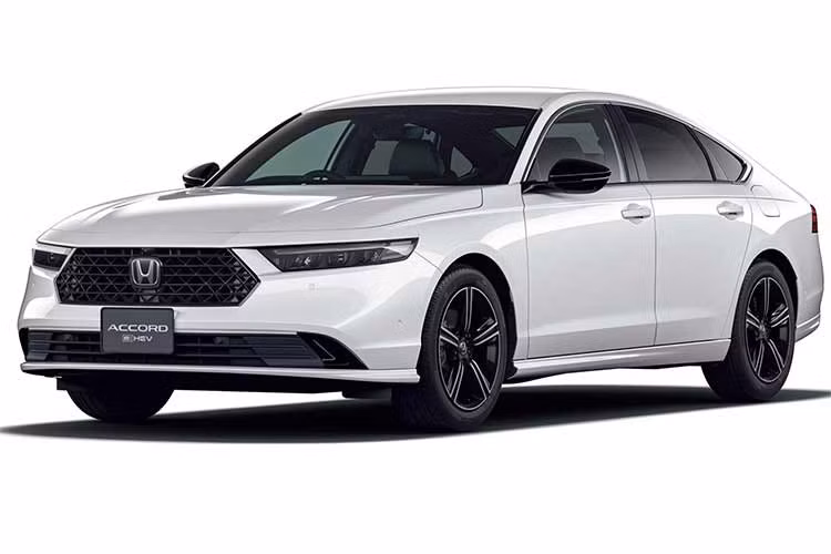 Honda đồng thời bổ sung bốn tùy chọn màu sơn ngoại thất gồm Canyon River Blue Metallic, Platinum White Pearl, Crystal Black Pearl và Meteoroid Gray Metallic cho Accord 2027 giúp cho khách hàng có thjeem nhiều sự lựa chọn hơn. Xe sẽ đến tay khách hàng vào cuối tháng 8 này.