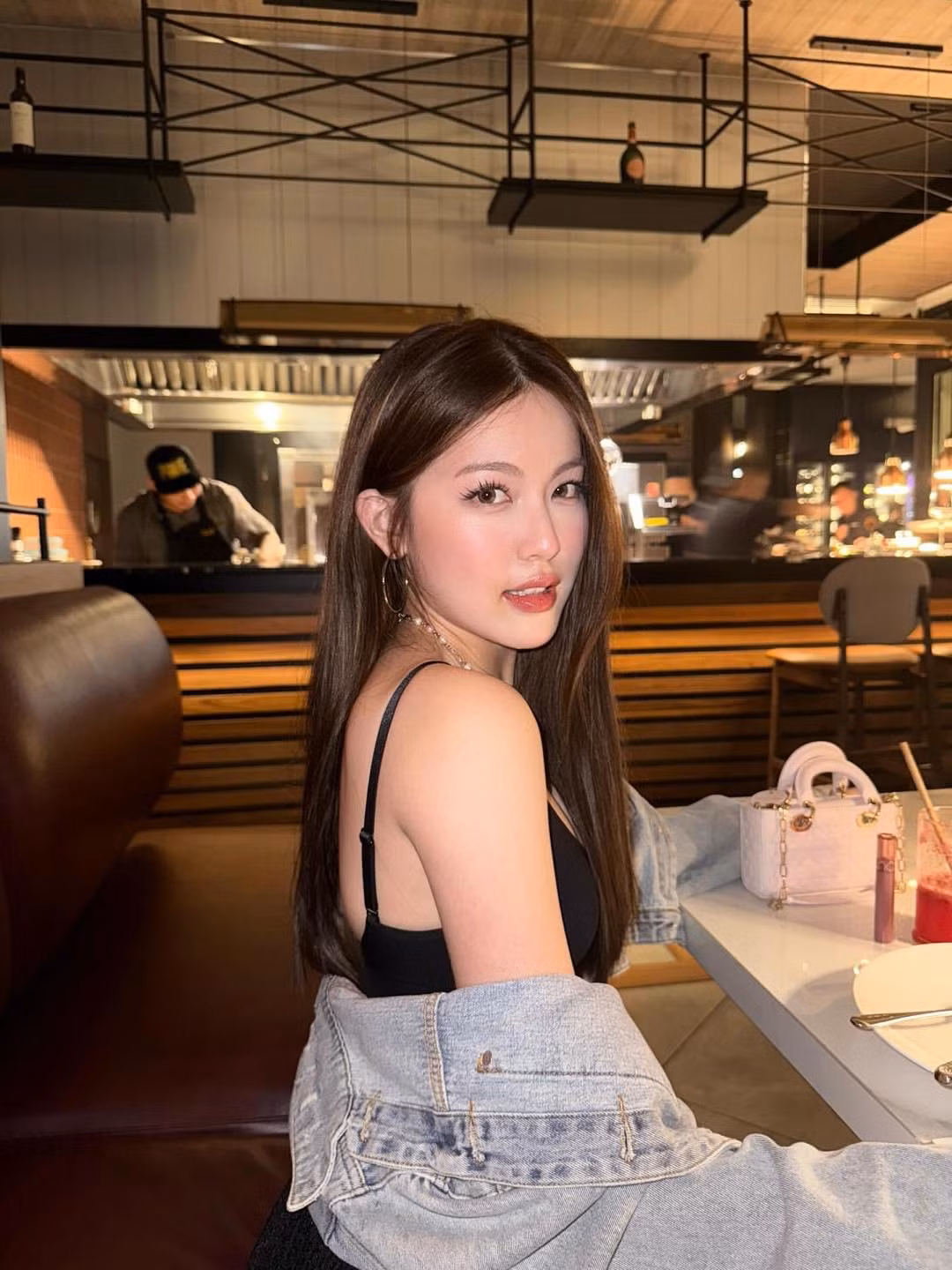 Mỗi lần xuất hiện, Babyboo lại mang đến một diện mạo mới mẻ, khiến người hâm mộ không khỏi trầm trồ và dành tặng những lời khen có cánh.