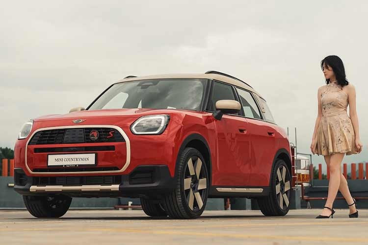 MINI Malaysia đã giới thiệu một mẫu xe phiên bản giới hạn ấn tượng để đánh dấu năm Bính Ngọ 2026 vừa tới. MINI Countryman S Fiery Stallion Edition được lắp ráp tại địa phương, giới hạn chỉ 18 chiếc, và được thiết kế để tôn vinh sức mạnh, sự tự do và cá tính thông qua các chi tiết thiết kế độc đáo lấy cảm hứng từ con ngựa.