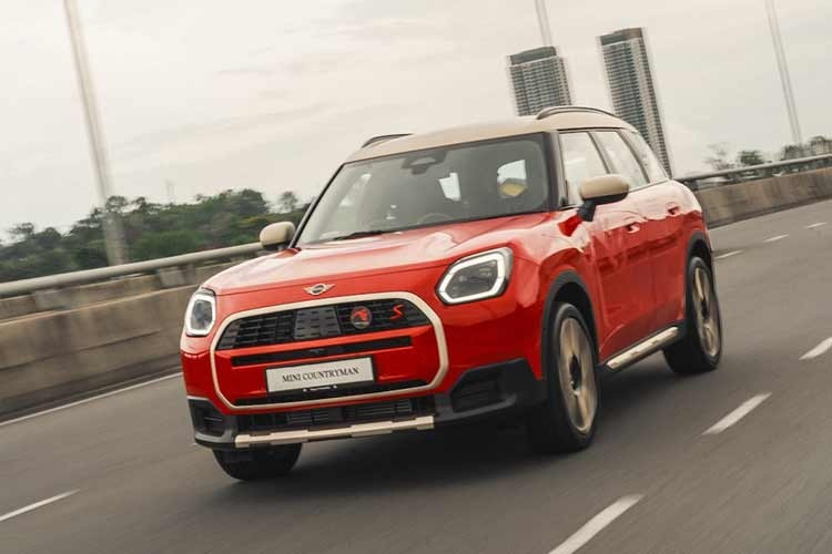MINI Countryman S Fiery Stallion Edition chỉ được sản xuất giới hạn 18 chiếc. Giá bán cho mẫu xe này tại thị trường Malaysia được công bố là 260.888 Ringgit (tương đương 1,73 tỷ đồng).