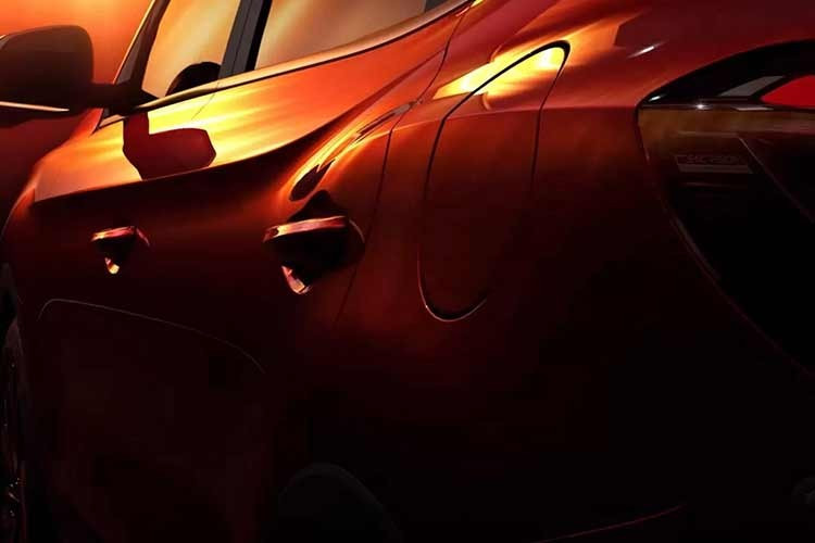 Tại thị trường Anh quốc, mẫu xe MG ZS Hybrid+ sở hữu nhiều trang bị đáng chú ý như mâm 18 inch, đèn pha LED projector tự động bật/tắt, kính tối màu, 3 chế độ lái cùng hệ thống tái tạo năng lượng KERS.