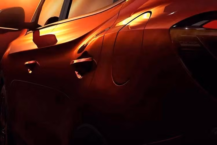 Tại thị trường Anh quốc, mẫu xe MG ZS Hybrid+ sở hữu nhiều trang bị đáng chú ý như mâm 18 inch, đèn pha LED projector tự động bật/tắt, kính tối màu, 3 chế độ lái cùng hệ thống tái tạo năng lượng KERS.