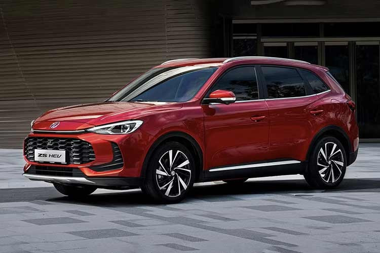 Trước đó, MG ZS Hybrid+ thế hệ thứ hai đã ra mắt tại Anh vào tháng 8/2024 và tiếp tục được giới thiệu tại Australia vào tháng 10 cùng năm. Xe sử dụng hệ truyền động HEV Hybrid+ tương tự mẫu MG 3, nhưng được tinh chỉnh để phù hợp với cấu hình SUV.