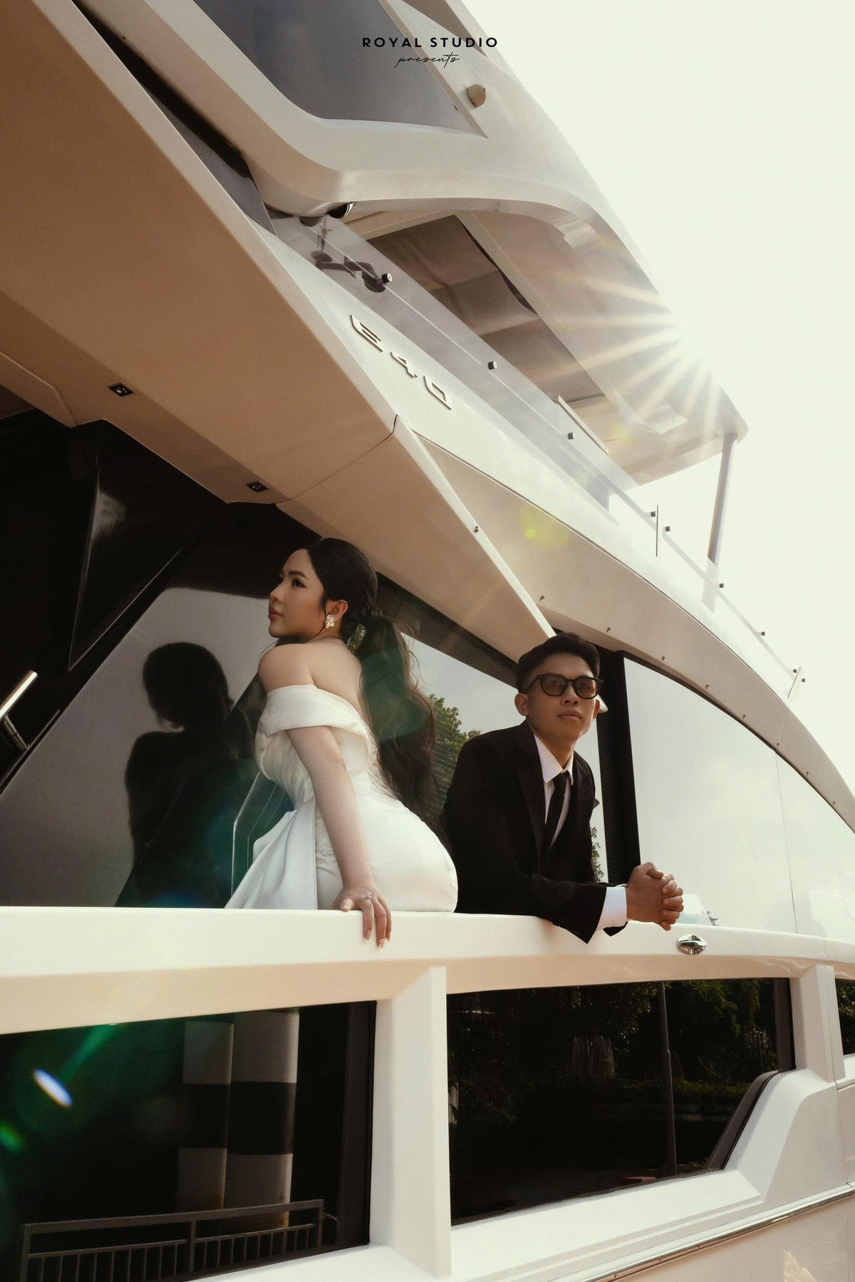 View - Tiền vệ tuyển Việt Nam và cô chủ tiệm vàng khoe ảnh cưới trên du thuyền | Báo Tri thức và Cuộc sống - TIN TỨC PHỔ BIẾN KIẾN THỨC 24H