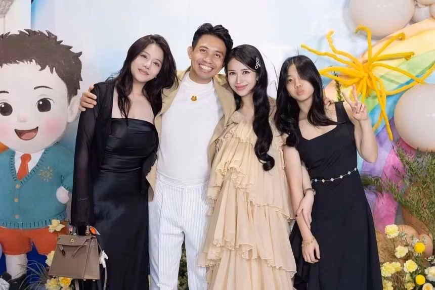 Susie (Phạm Trần Nguyễn Minh Thư, sinh năm 2005) (trái) là con gái thứ 2 nhà đại gia Minh Nhựa với người vợ cũ bà Phương Thúy.