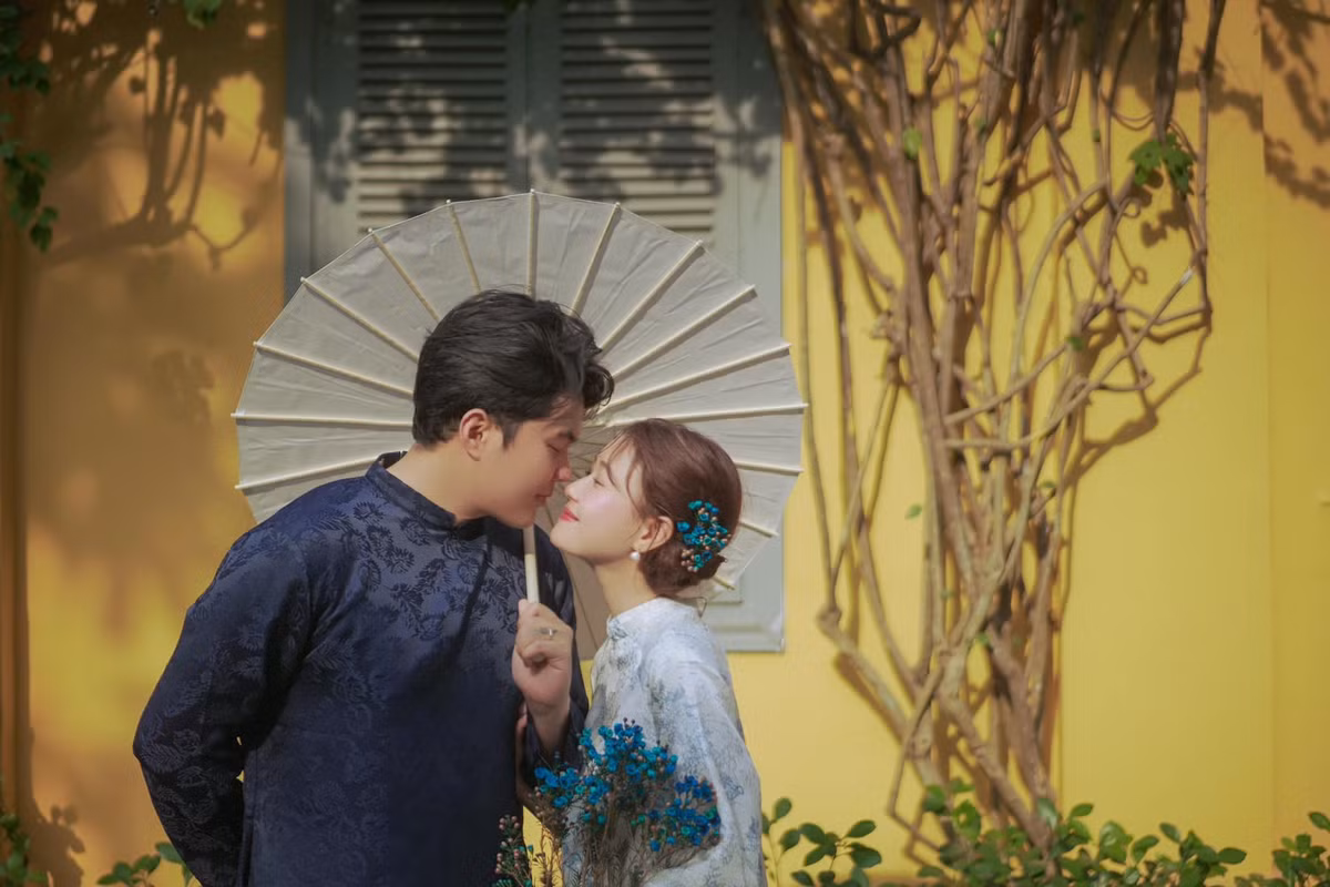 Nhung Gumiho sinh năm 1992 tại Quảng Bình. Cô từng tốt nghiệp chuyên ngành Ngân hàng - Đại học Hùng Vương TP.HCM