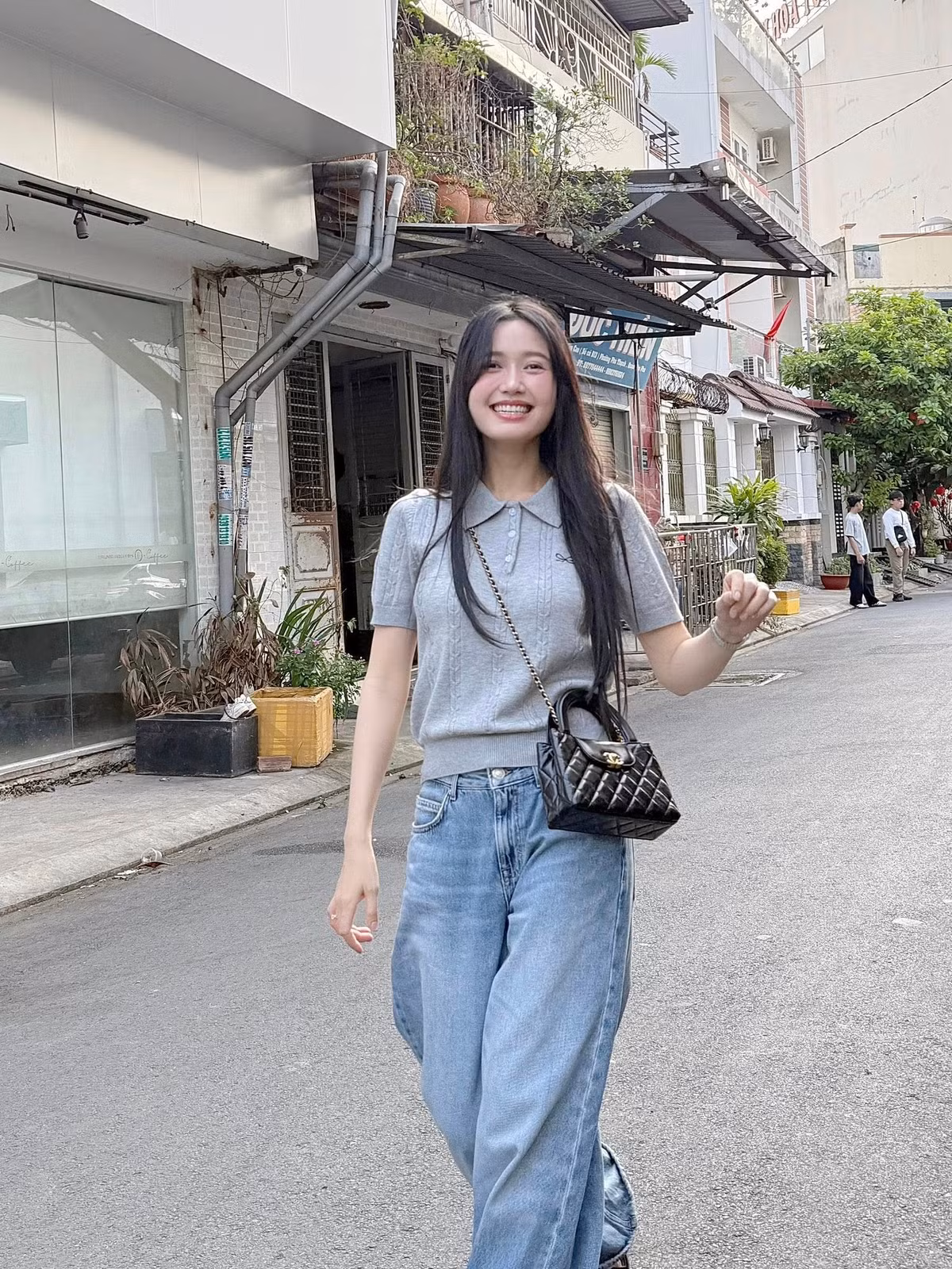 Nhung Gumiho chia sẻ, ngày mới vào nghề, cô cũng rất bỡ ngỡ và không có nhiều kinh nghiệm. Nhưng may mắn gặp được những đồng nghiệp, cộng sự tốt, đã hỗ trợ và giúp cô rất nhiều trong công việc.