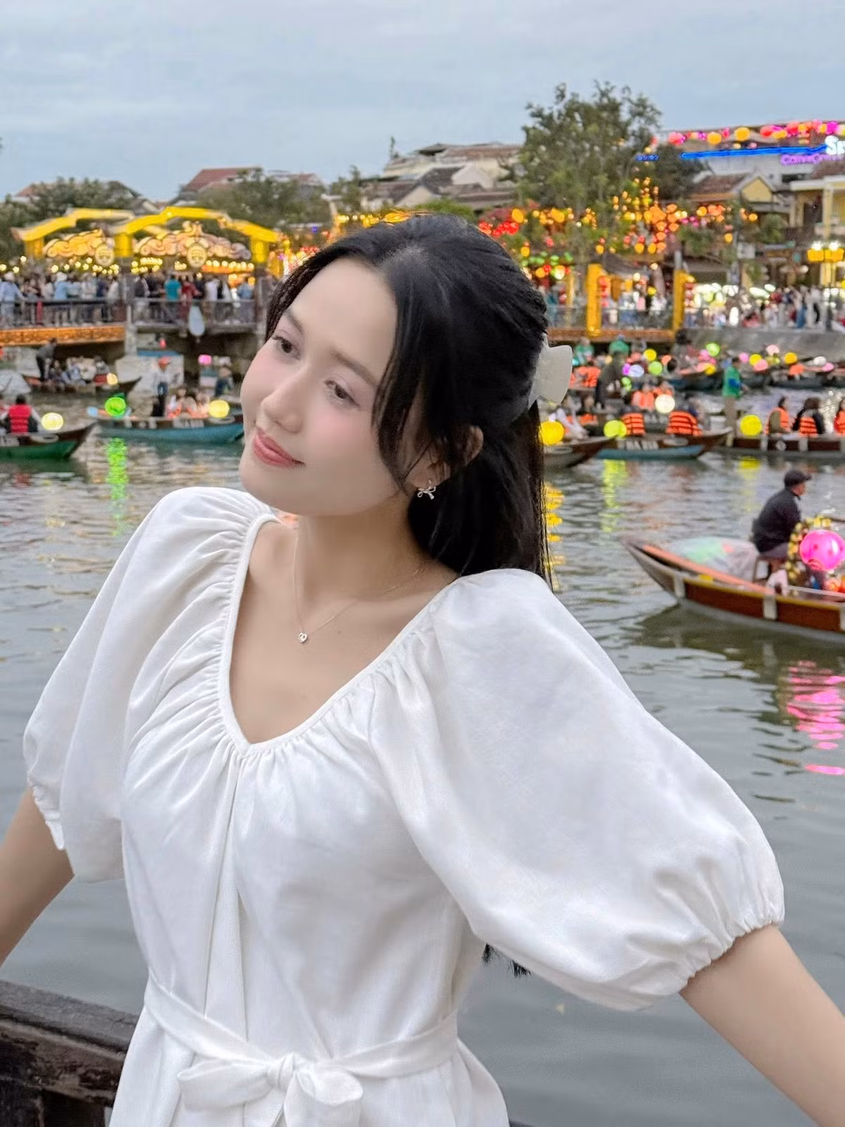 Nhờ vẻ đẹp thuần khiết, trong sáng và lúc nào cũng tươi tắn, đầy tự tin, Nhung Gumiho nhận được rất nhiều sự yêu mến của fan hâm mộ