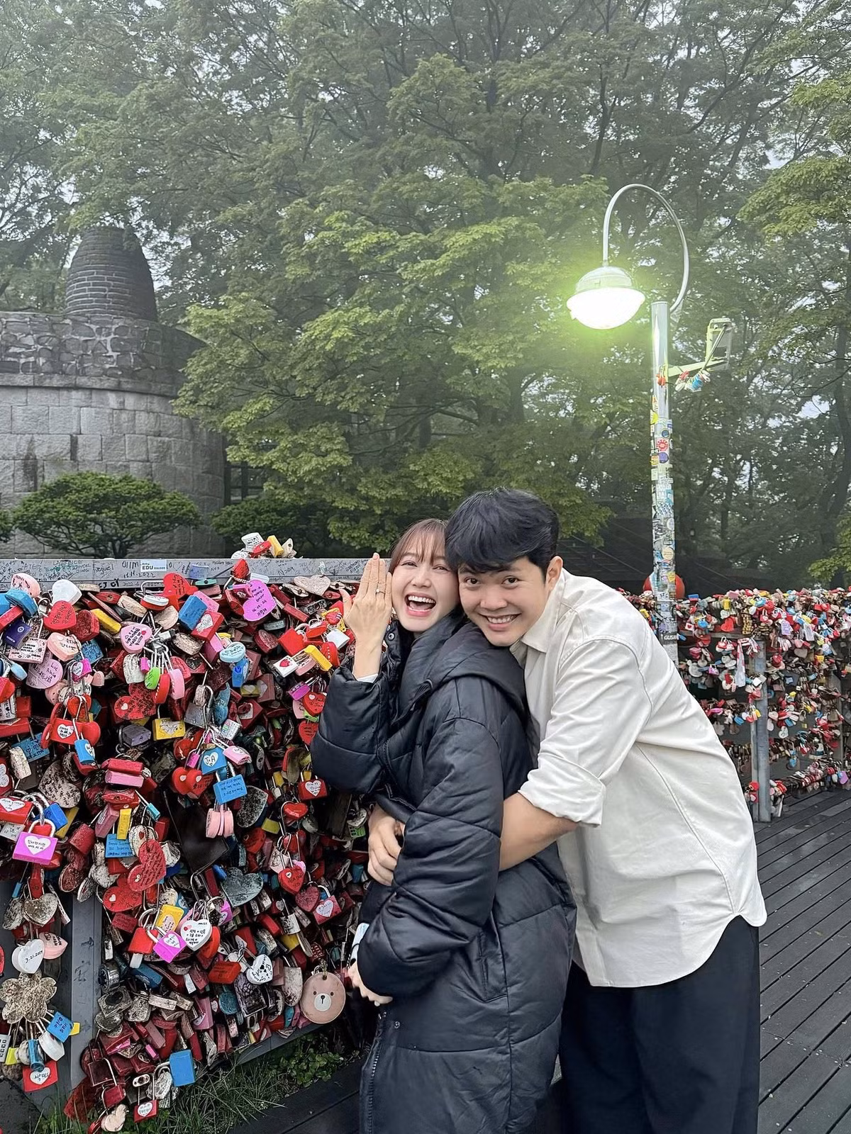 Trước khi được biết đến là cặp đôi ngoài đời thực, Nhung Gumiho và Andiez từng hợp tác trong một số dự án nghệ thuật.