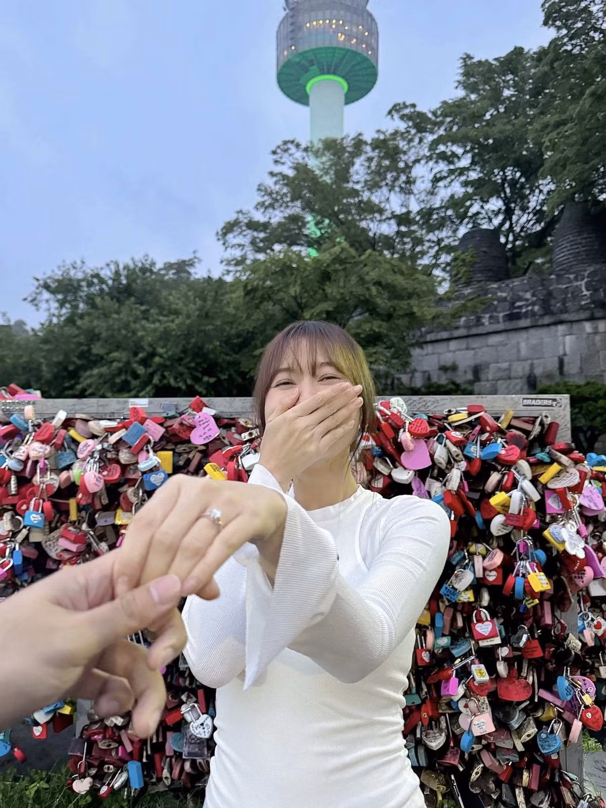 Được biết, Nhung Gumiho và bạn trai đã quen biết và gắn bó bên nhau suốt 2 năm qua.