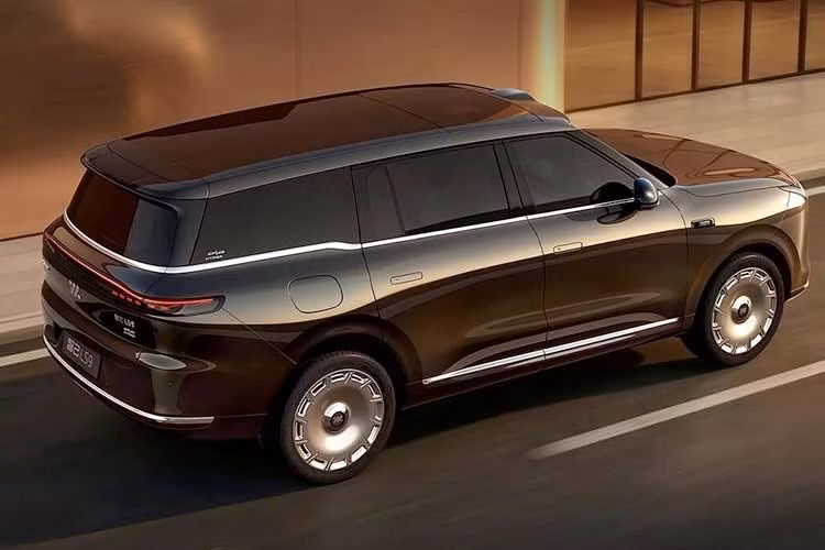 LS9 Hyper là một mẫu SUV cỡ lớn thực thụ. Xe dài 5.279 mm, rộng 2.000 mm, cao 1.806 mm, trong khi chiều dài cơ sở lên tới 3.160 mm. Ngoại thất của LS9 Hyper không quá đột phá nhưng mang dáng vẻ sang trọng. Phía trước nổi bật với dải đèn LED nằm vắt ngang đầu xe và cụm đèn pha đặt dọc. Xe được trang bị cảm biến LiDAR gắn trên nóc và tùy chọn mâm với đường kính từ 20-22 inch.