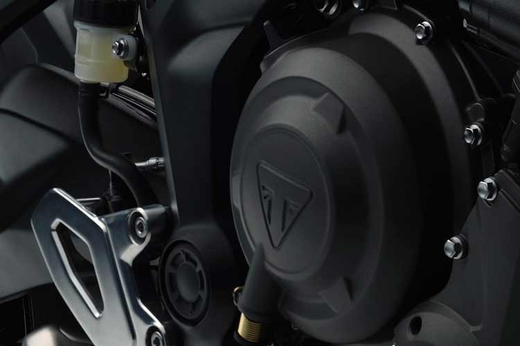 Tương tự như Trident 660, để nâng cấp hiệu năng, Triumph đã thay đổi đáng kể về mặt cơ khí kỹ thuật của động cơ. Ngoài ra, hộp số 6 cấp cũng được tinh chỉnh, tỷ số truyền được điều chỉnh lại và hệ thống hỗ trợ sang số Triumph Shift Assist được hiệu chỉnh nhằm tối ưu thao tác sang số nhanh và mượt hơn.