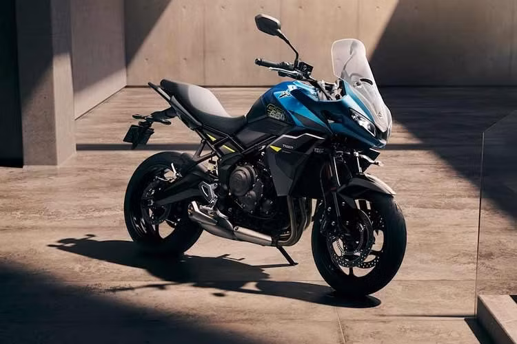 Triumph đã nâng cấp chiếc sport adventure Tiger Sport 660 cho năm 2026 kết hợp hiệu năng, khả năng điều khiển linh hoạt, tối ưu các chuyến đi đường dài và công nghệ tập trung vào người lái với mức giá khởi điểm thấp nhất phân khúc.
