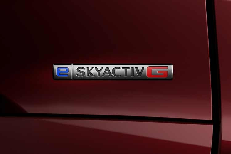 Mẫu SUV Mazda CX-90 sở hữu 7 túi khí, cùng các tính năng an toàn chủ động quen thuộc như: cảnh báo lệch làn, cảnh báo điểm mù, hỗ trợ phanh khẩn cấp và cảnh báo phương tiện cắt ngang phía sau đều được trang bị đầy đủ.