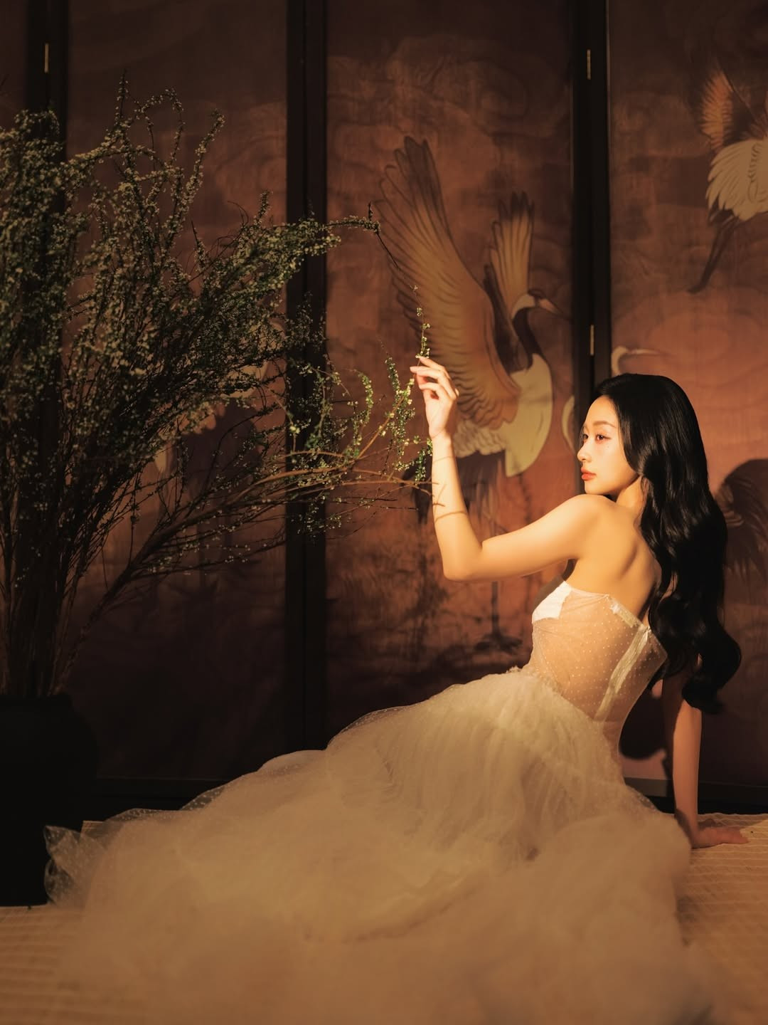 Từ trước đến nay, Jun Vũ vốn nổi tiếng với phong cách nữ tính, mong manh. Tuy nhiên, theo thời gian, cô ngày càng cho thấy sự trưởng thành trong thần thái lẫn cách xây dựng hình ảnh.