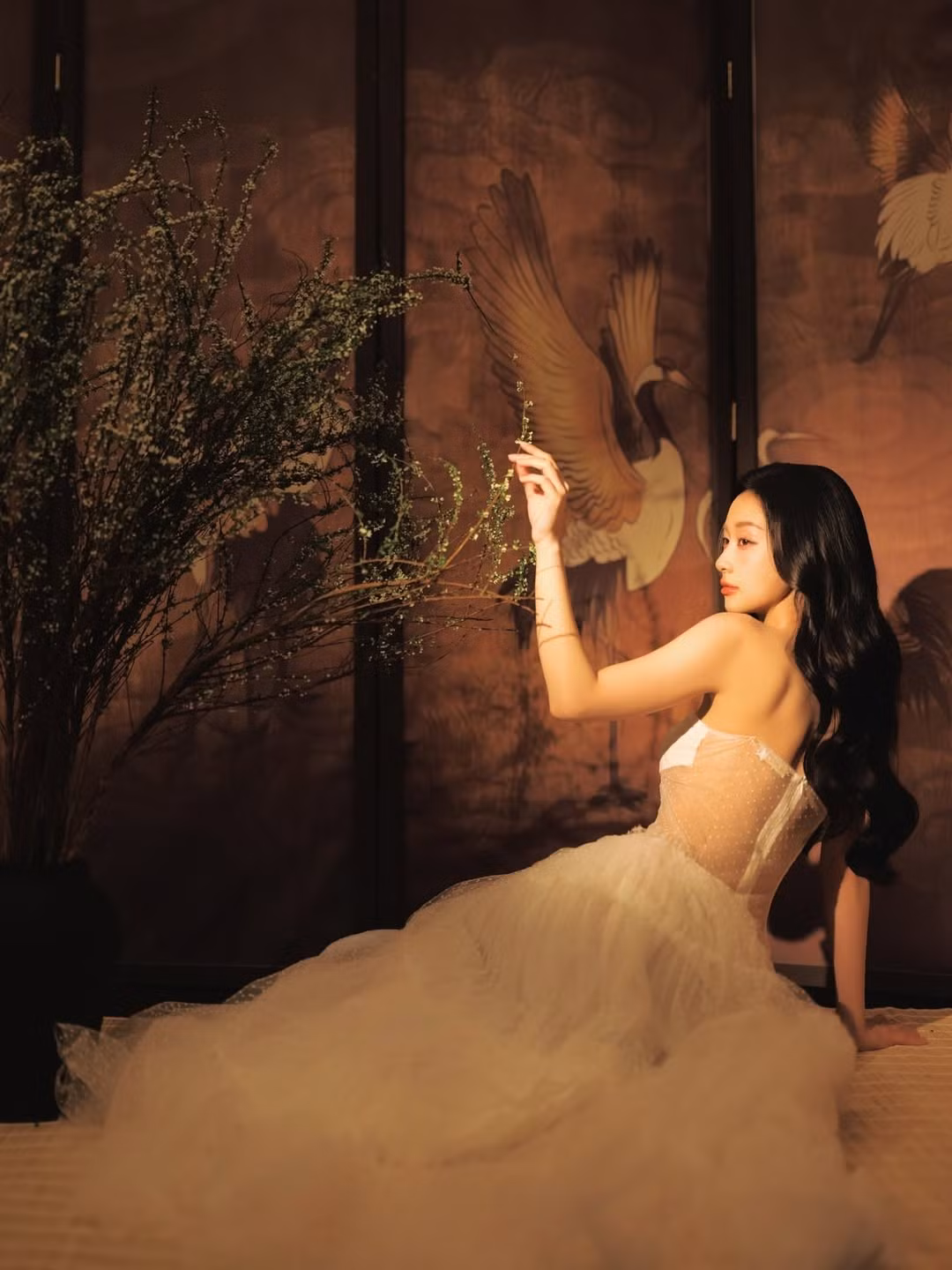 Từ trước đến nay, Jun Vũ vốn nổi tiếng với phong cách nữ tính, mong manh. Tuy nhiên, theo thời gian, cô ngày càng cho thấy sự trưởng thành trong thần thái lẫn cách xây dựng hình ảnh.