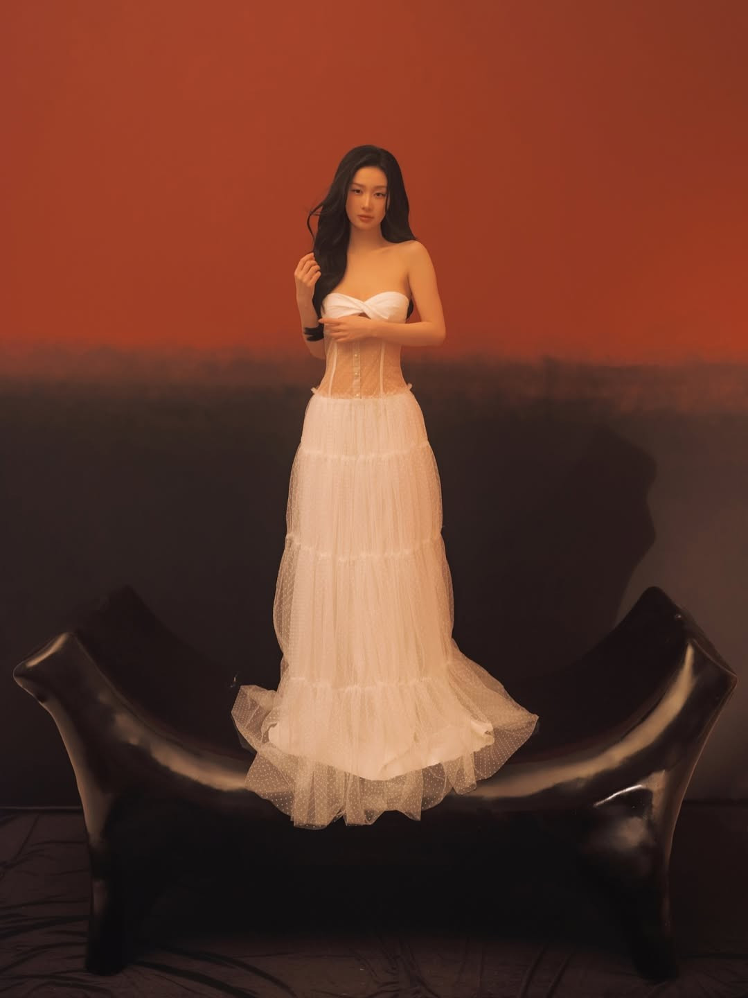 Nhiều bình luận cho rằng hình ảnh lần này của Jun Vũ không chỉ đẹp ở ngoại hình mà còn truyền tải được cảm xúc nhẹ nhàng, sâu lắng, đúng tinh thần của loài hoa trắng thanh tao.