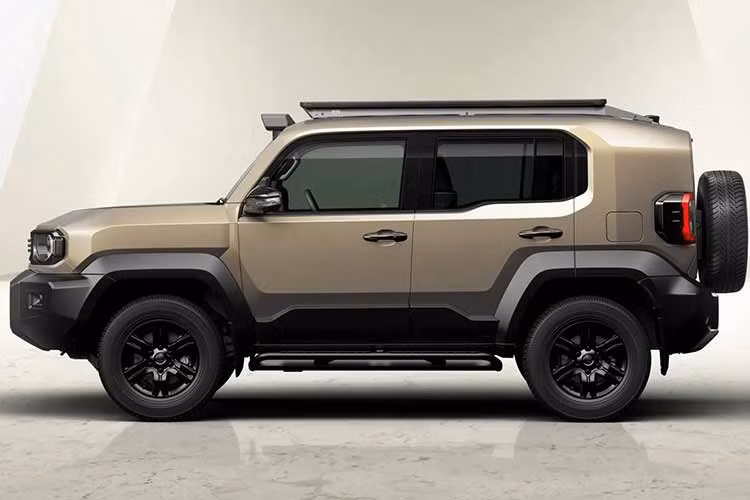 Xe được định vị là SUV việt dã "nhỏ nhưng có võ" này vốn ra mắt cùng động cơ xăng quen thuộc. Điều này có lẽ đã khiến không ít người hâm mộ dòng xe off-road cảm thấy thất vọng vì xe không có động cơ diesel vốn có sức kéo khỏe hơn. Tin mừng là Toyota có vẻ như đang cân nhắc bổ sung một lựa chọn động cơ khác cho Land Cruiser FJ để đáp ứng các tiêu chuẩn khí thải toàn cầu ngày càng khắt khe.